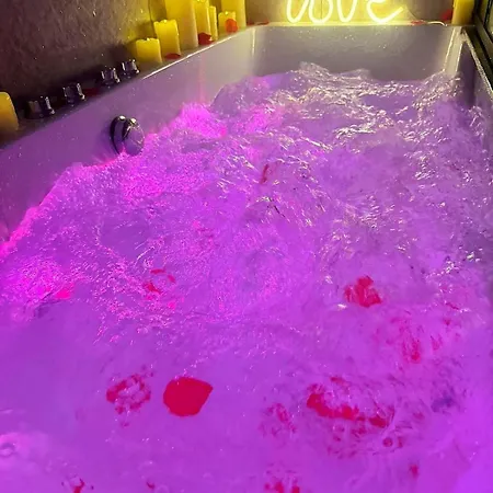 Duplex Safari Jusqu'a 4 Personnes, Spa, Cinema Et Lit Sous Les Arbres, Day Use, 10 Min Centre Apartment *