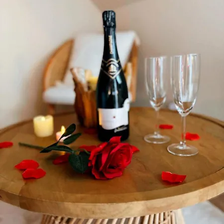 Duplex Safari Jusqu'a 4 Personnes, Spa, Cinema Et Lit Sous Les Arbres, Day Use, 10 Min Centre